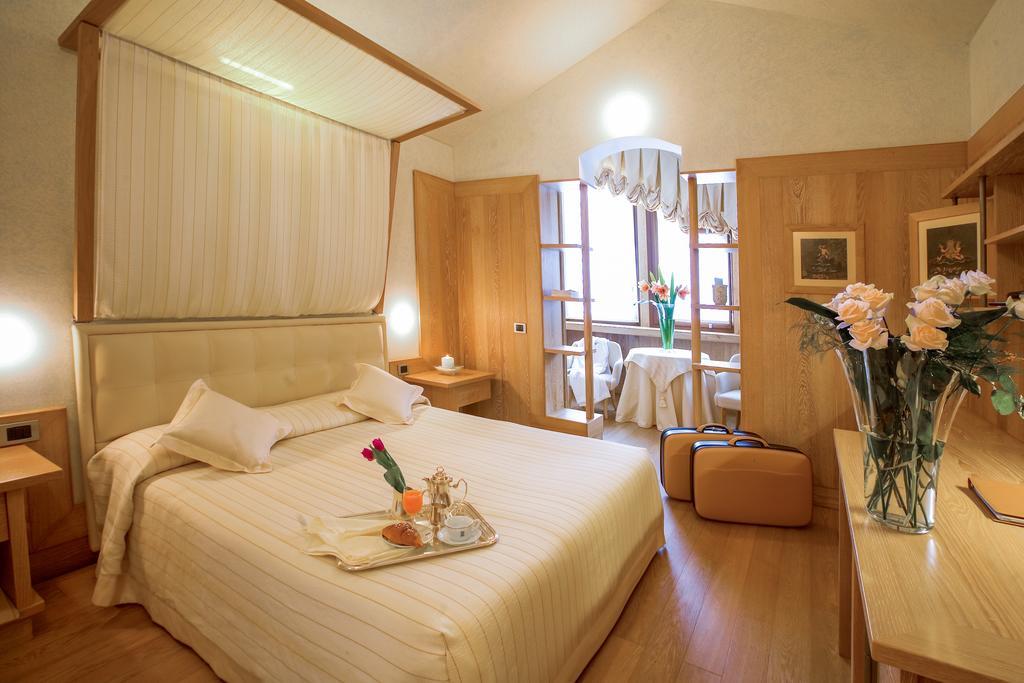 Romantic Suite,558931200:JPEG
